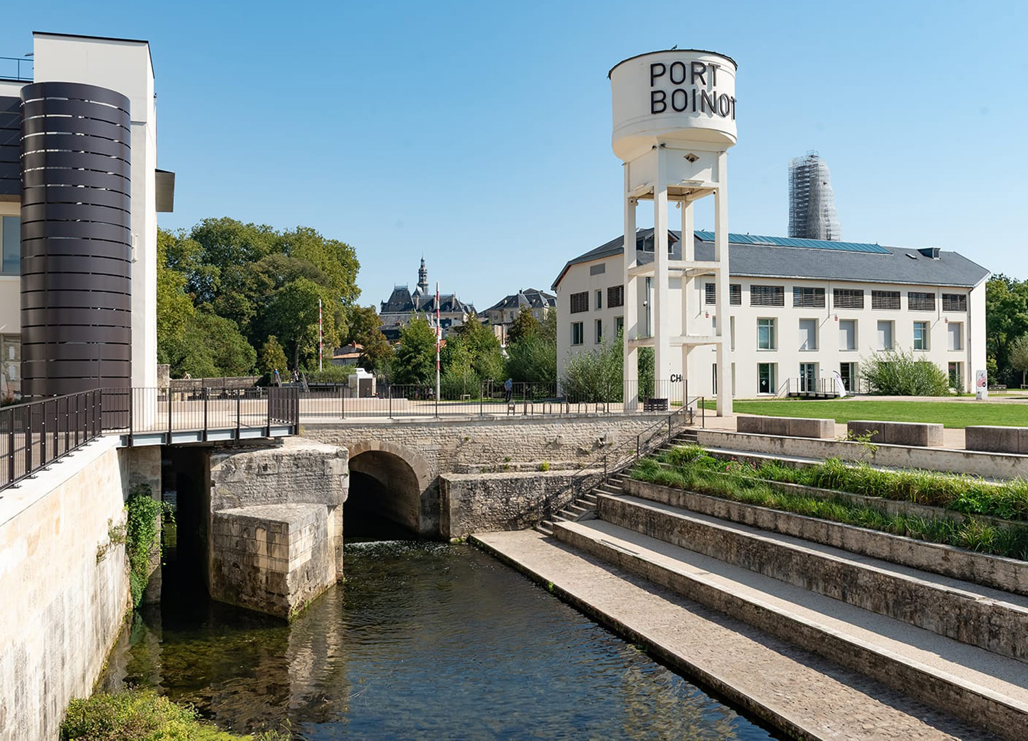 Bief depuis la rue de la chamoiserie après