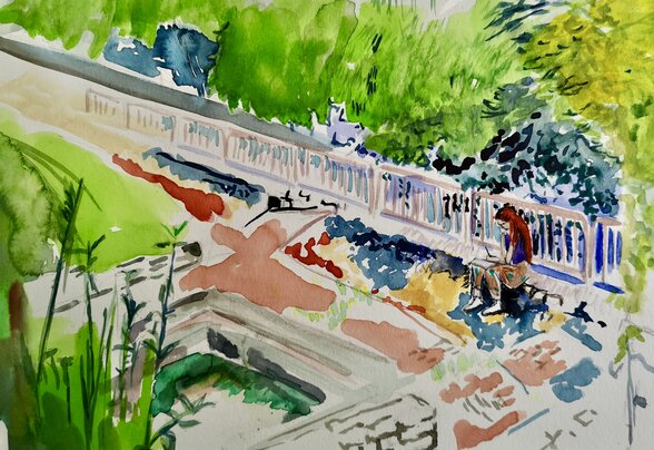 Aquarelle représentant une personne assise qui dessine dans un parc verdoyant, près d'une balustrade