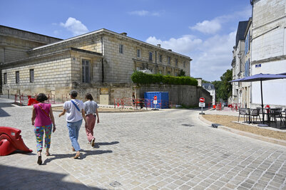 Place des Tribunaux. - Agrandir l'image 40 sur [117], fenêtre modale