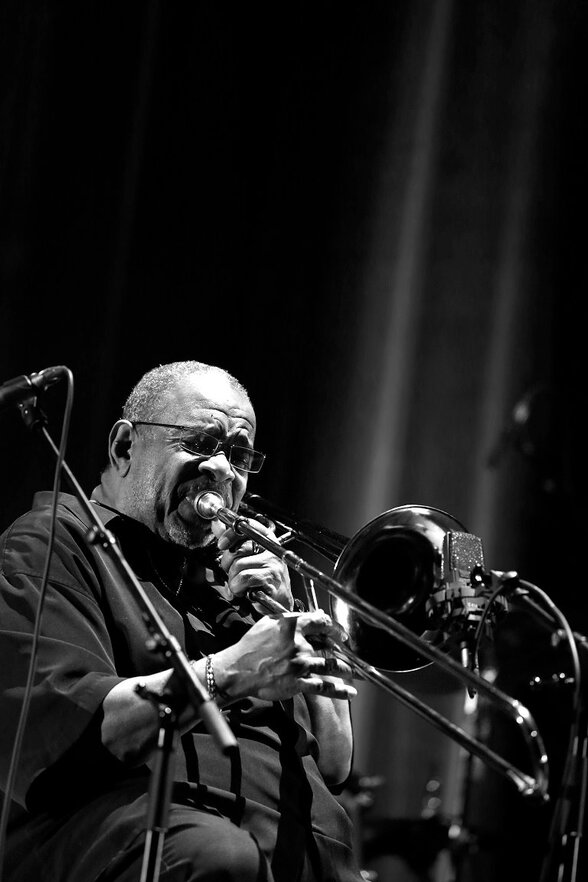 Fred Wesley jouant du trombone