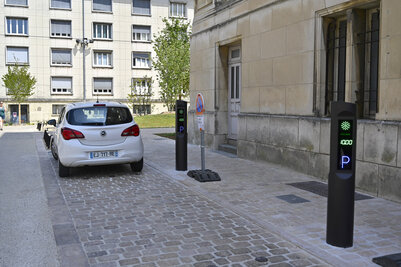 Bornes arrêt-minute rue Emile-Bèche. - Agrandir l'image 38 sur [117], fenêtre modale