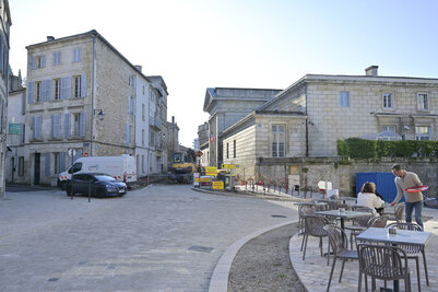 Place des Tribunaux et rue du Palais. - Agrandir l'image 29 sur [117], fenêtre modale