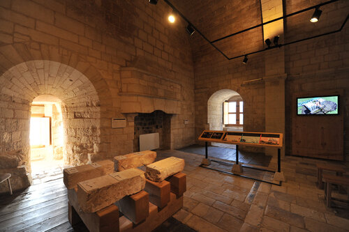 Musee du Donjon, salle Donjon ©Bruno Derbord Musee du Donjon, salle Donjon