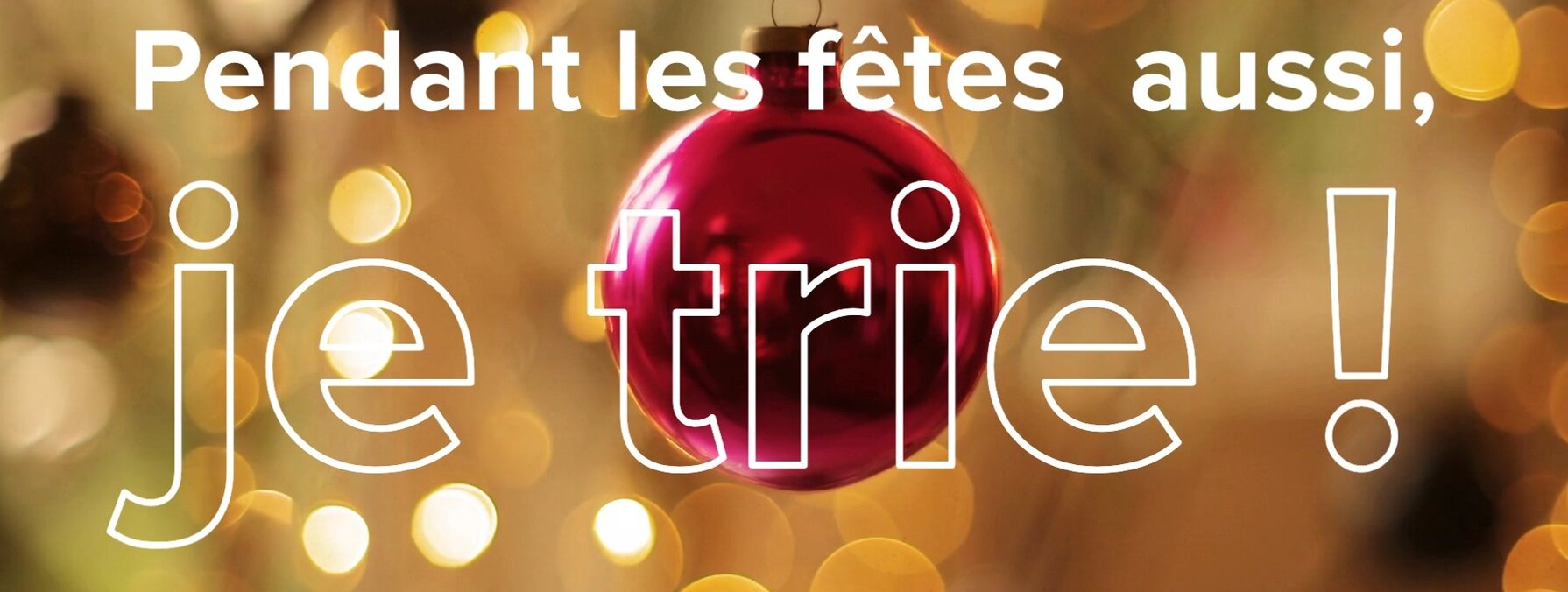 Campagne Niort Agglo : boule de NoĂ«l rouge suspendue avec le slogan « Pendant les fĂȘtes aussi, je trie ! »