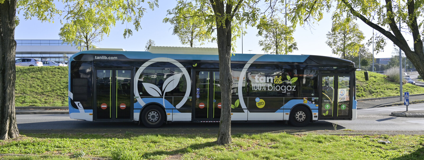 Autobus du réseau TAN portant le marquage « 100 % Biogaz »