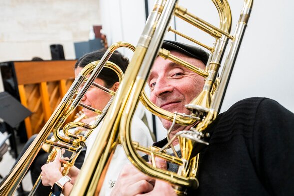 Répétition du big band jazz du conservatoire, trombones au premier plan