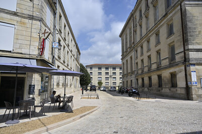 Place des Tribunaux et rue Emile-Bèche. - Agrandir l'image 39 sur [117], fenêtre modale