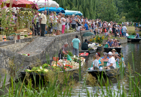 Marché sur l'eau du Vanneau-Irleau