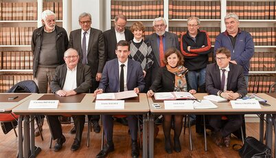 Le président de Niort Agglo, Jérome Baloge, et le préfet Isabelle David ont signé la convention partenariale ©Bruno Derbord