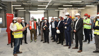 Leach international : visite de chantier avec le préfet et Jérôme Baloge