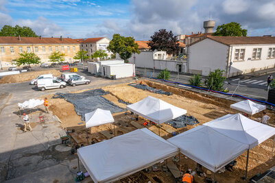Chantier de fouilles place Denfert-Rochereau - Agrandir l'image 156 sur [158], fenêtre modale
